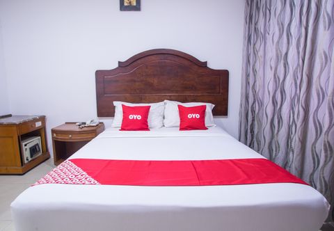 Bedroom Mayview Glory Hotel