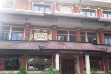 外部的 Vista Hotel Tabanan