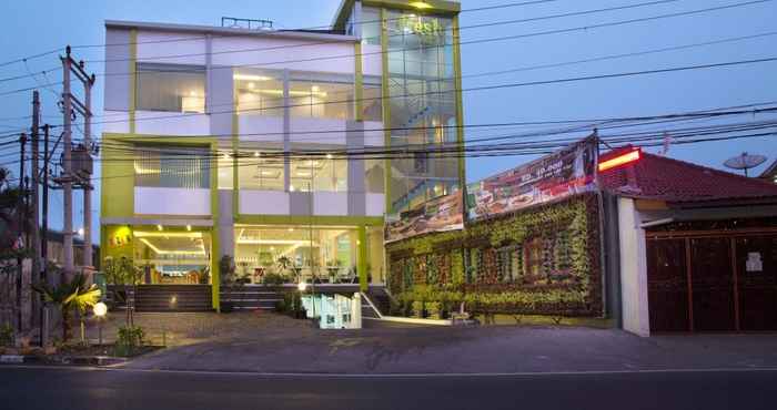 Bên ngoài Fresh Hotel Sukabumi