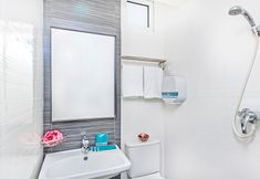In-room Bathroom 6 Hotel 81 Selegie