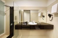 In-room Bathroom Hotel Neo Palma - Palangkaraya by ASTON