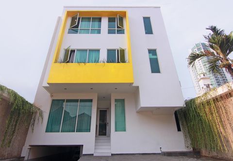 Exterior Ehouzz Jakarta