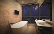 In-room Bathroom 7 Dorsett Kuala Lumpur