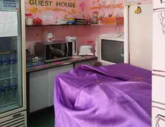 Bangunan 2 SPOT ON 90870 Karim Ct Guest House 