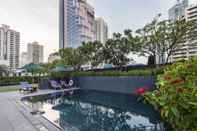 สระว่ายน้ำ Maitria Hotel Sukhumvit 18 Bangkok – A Chatrium Collection 