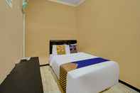 Bedroom SPOT ON 90664 Adem Ayem Homestay