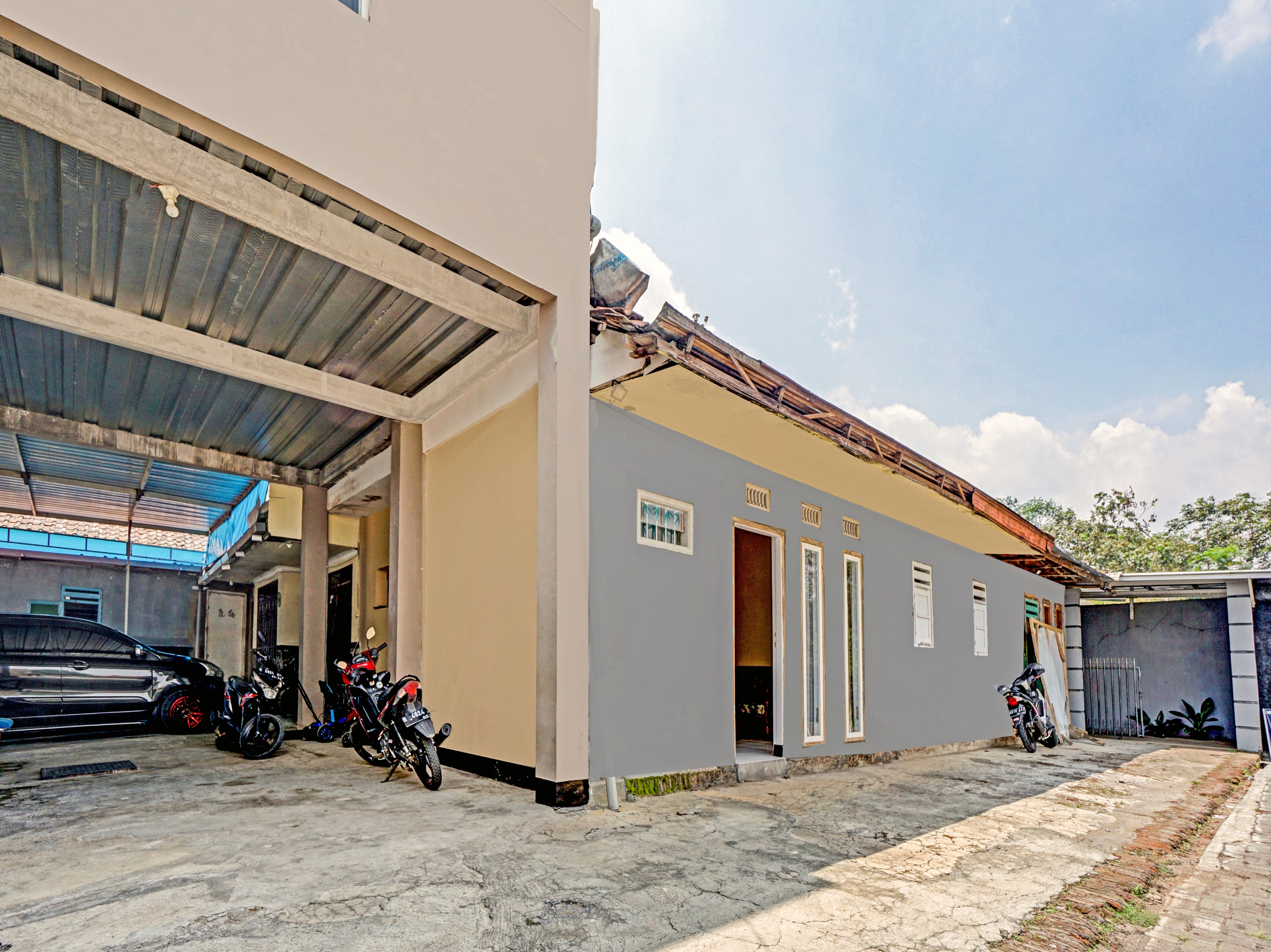 Common Space SPOT ON 90664 Adem Ayem Homestay