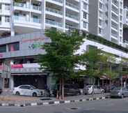 Nearby View and Attractions 5 Apple 1 Hotel Queensbay
