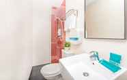 Toilet Kamar 6 Hotel 81 Heritage