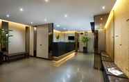 Lobi 7 Hotel 81 Gold 