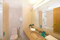 In-room Bathroom Hotel 81 Tristar