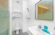 In-room Bathroom 6 Hotel 81 Rochor