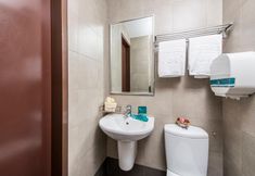 In-room Bathroom 6 Hotel 81 Balestier