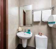 In-room Bathroom 6 Hotel 81 Balestier