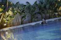 Swimming Pool BATIQA Hotel & Apartments Karawang