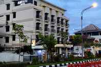 Lobby The Amrani Syariah Hotel