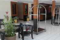 Lobby Paiton Resort Hotel 1