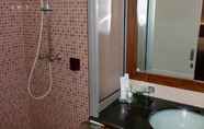 Toilet Kamar 7 Paiton Resort Hotel 2