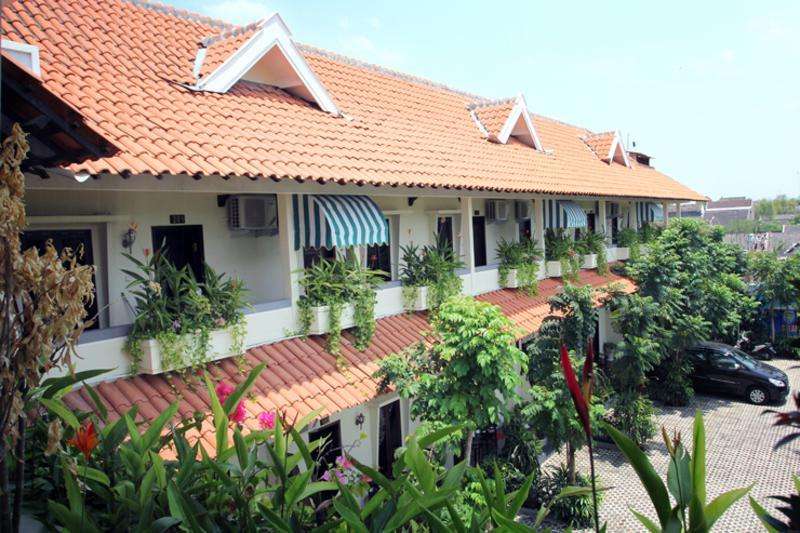 Room rate Hotel Ngawi Indah, Ngawi City Center from 06-04-2023 until 07