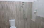 Toilet Kamar 5 Hotel Familie 2 Metro