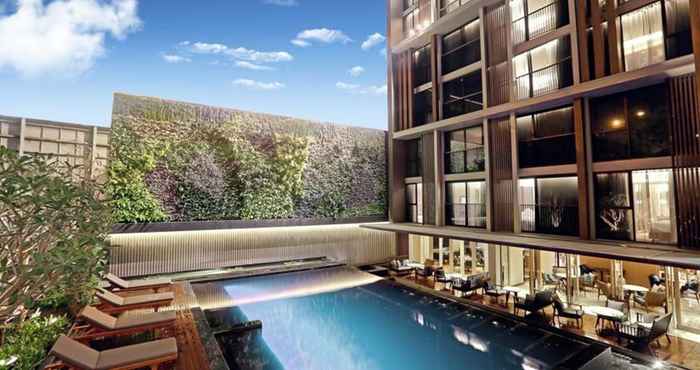 สระว่ายน้ำ Arcadia Suites Ploenchit Bangkok 