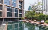 สระว่ายน้ำ 2 Arcadia Suites Ploenchit Bangkok 