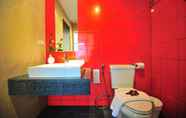 ห้องน้ำภายในห้อง 7 Alfresco Hotel Patong