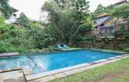 Kolam Renang 5 Yuliati House