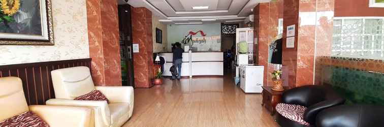 Lobby Hotel DMadinah Residence Solo