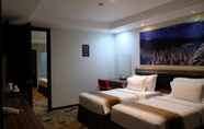 Bilik Tidur 4 Travellers Hotel Phinisi