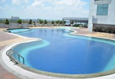 Swimming Pool 6 GBW Hotel