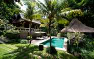 Kolam Renang 2 Kalapa Boutique Resort & Yoga Retreat 	