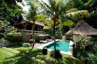 Kolam Renang Kalapa Boutique Resort & Yoga Retreat 	