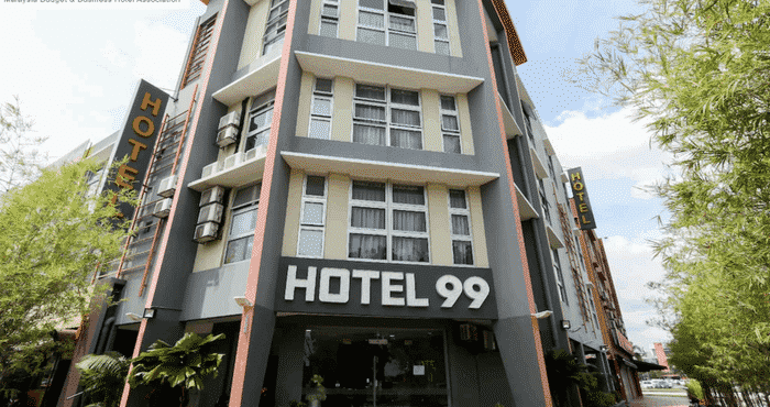 Bangunan Hotel 99 Botanik Klang