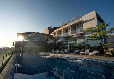 Swimming Pool Grandia Hotel Bandung
