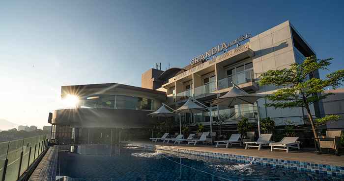 Swimming Pool Grandia Hotel Bandung