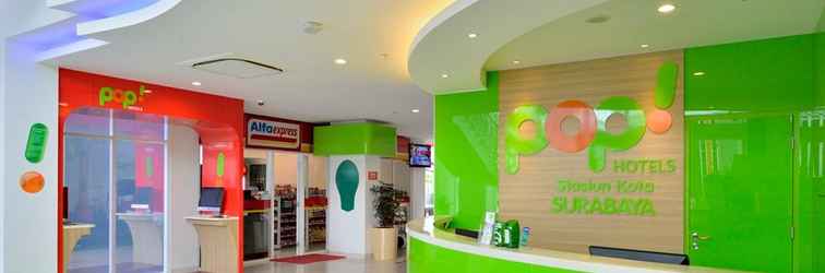 Lobi POP! Hotel Stasiun Kota Surabaya