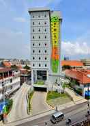 EXTERIOR_BUILDING POP! Hotel Stasiun Kota Surabaya