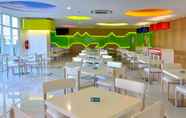 Restoran 6 POP! Hotel Stasiun Kota Surabaya