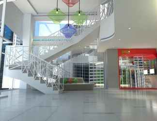 Lobby 2 POP! Hotel Stasiun Kota Surabaya