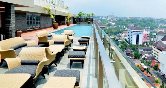 Swimming Pool Louis Kienne Hotel Simpang Lima