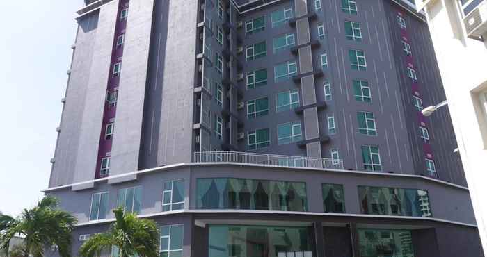 Bên ngoài Midcity Hotel Melaka