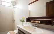 In-room Bathroom 7 Rosalia Indah Hotel