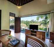 Common Space 5 Nang Ade Villa by Pramana Villas