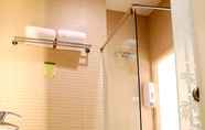 Toilet Kamar 4 Biz Boulevard Hotel Manado