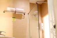 In-room Bathroom Biz Boulevard Hotel Manado