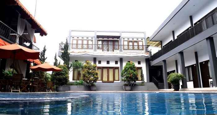 Swimming Pool The Radiant Villa & Function Hall