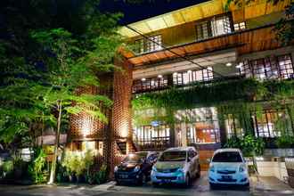 Bangunan 4 Triple Seven Hotel