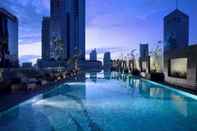 Swimming Pool Oakwood Premier Cozmo Jakarta