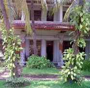 Exterior 2 Padang Lovina Seaside Cottage